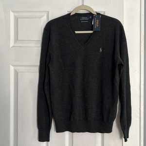 Polo Ralph Lauren
Washable Wool V-Neck Sweater Size small